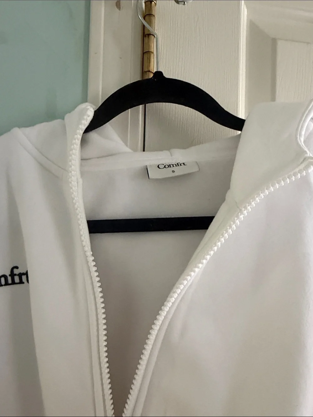 Comfrt Cloud White Zip-Up Hoodie with Hood - Picture 5 of 5